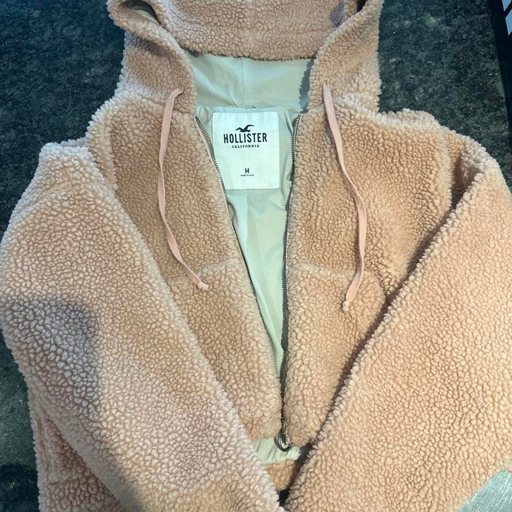 Super cozy Hollister sherpa jacket in a soft blush pink/beige color